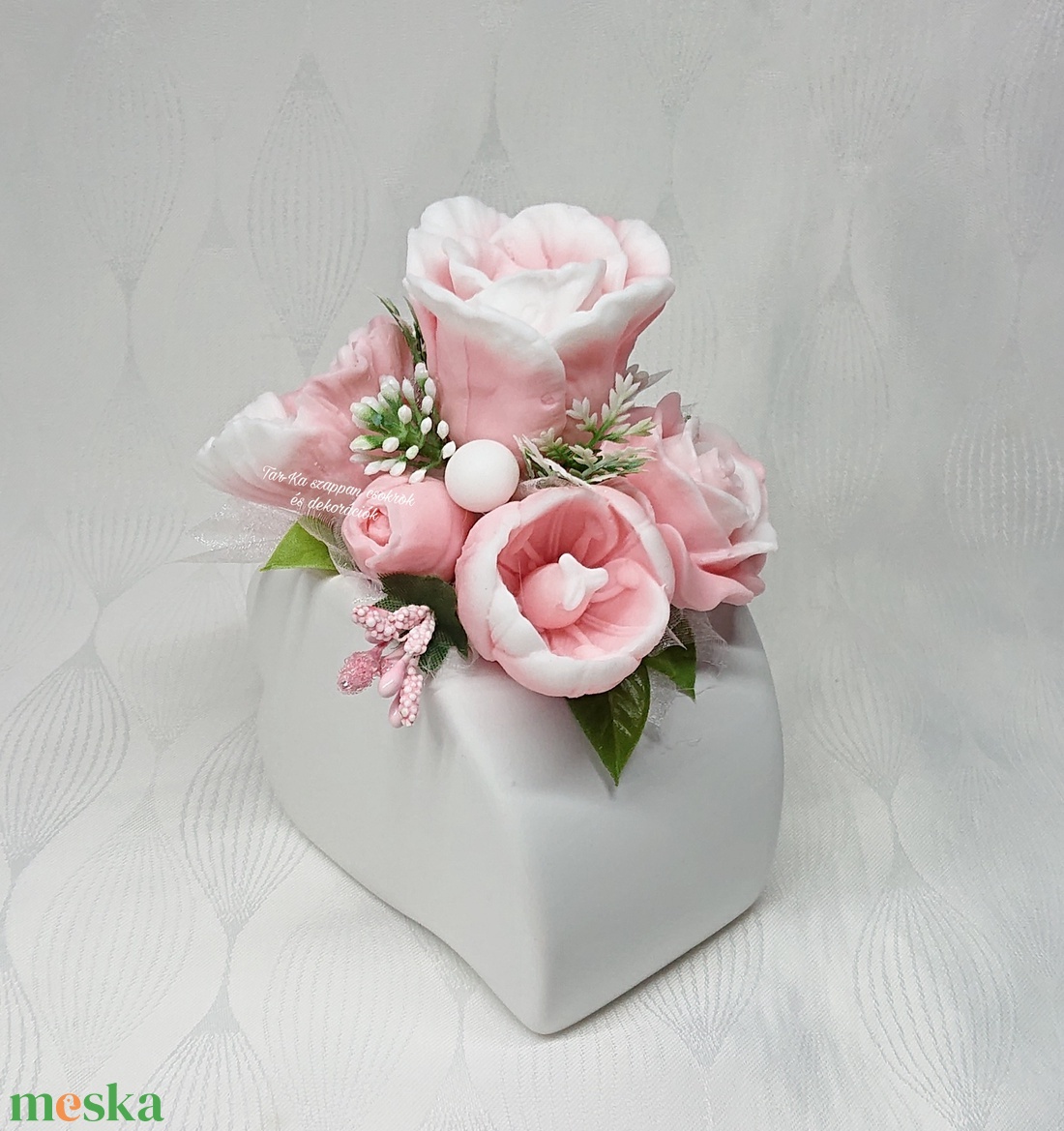 Szappanvirág csokor szív kerámia kaspóban  - otthon & életmód - virágdekoráció - virágdíszek - virágdísz kaspóban - Meska.hu