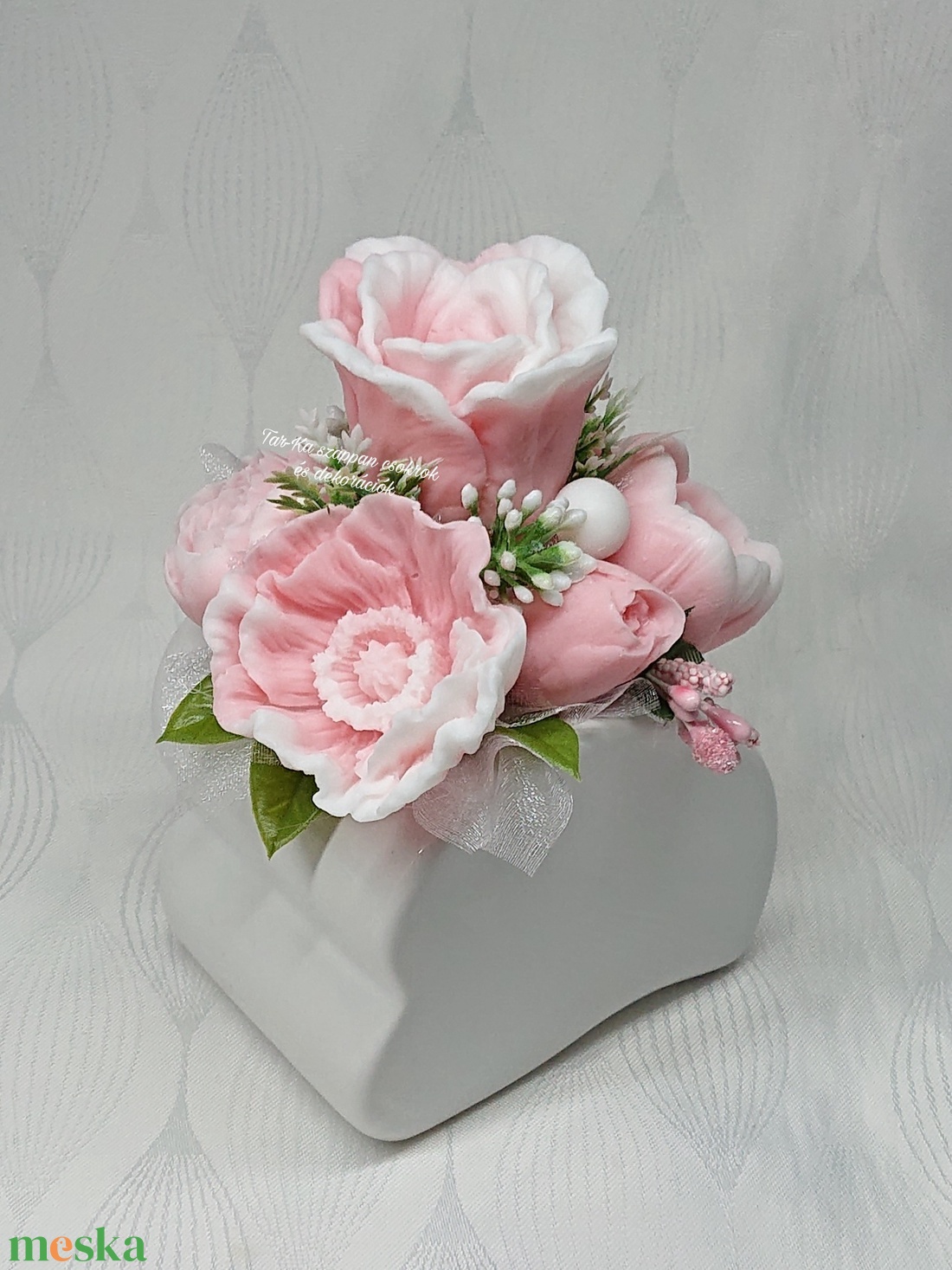 Szappanvirág csokor szív kerámia kaspóban  - otthon & életmód - virágdekoráció - virágdíszek - virágdísz kaspóban - Meska.hu