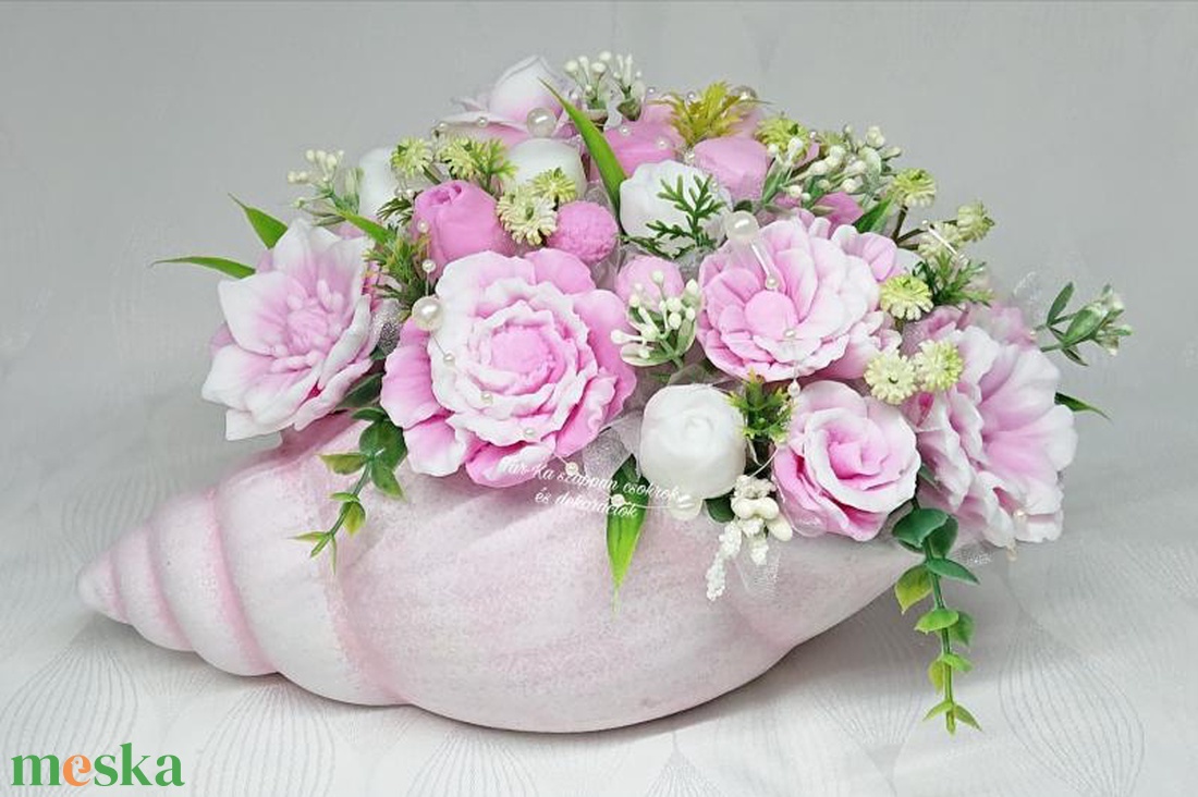 Rózsaszín vagy lila különleges nagy szappanvirág csokor csigaházban  - otthon & életmód - virágdekoráció - virágok - virágbox - Meska.hu