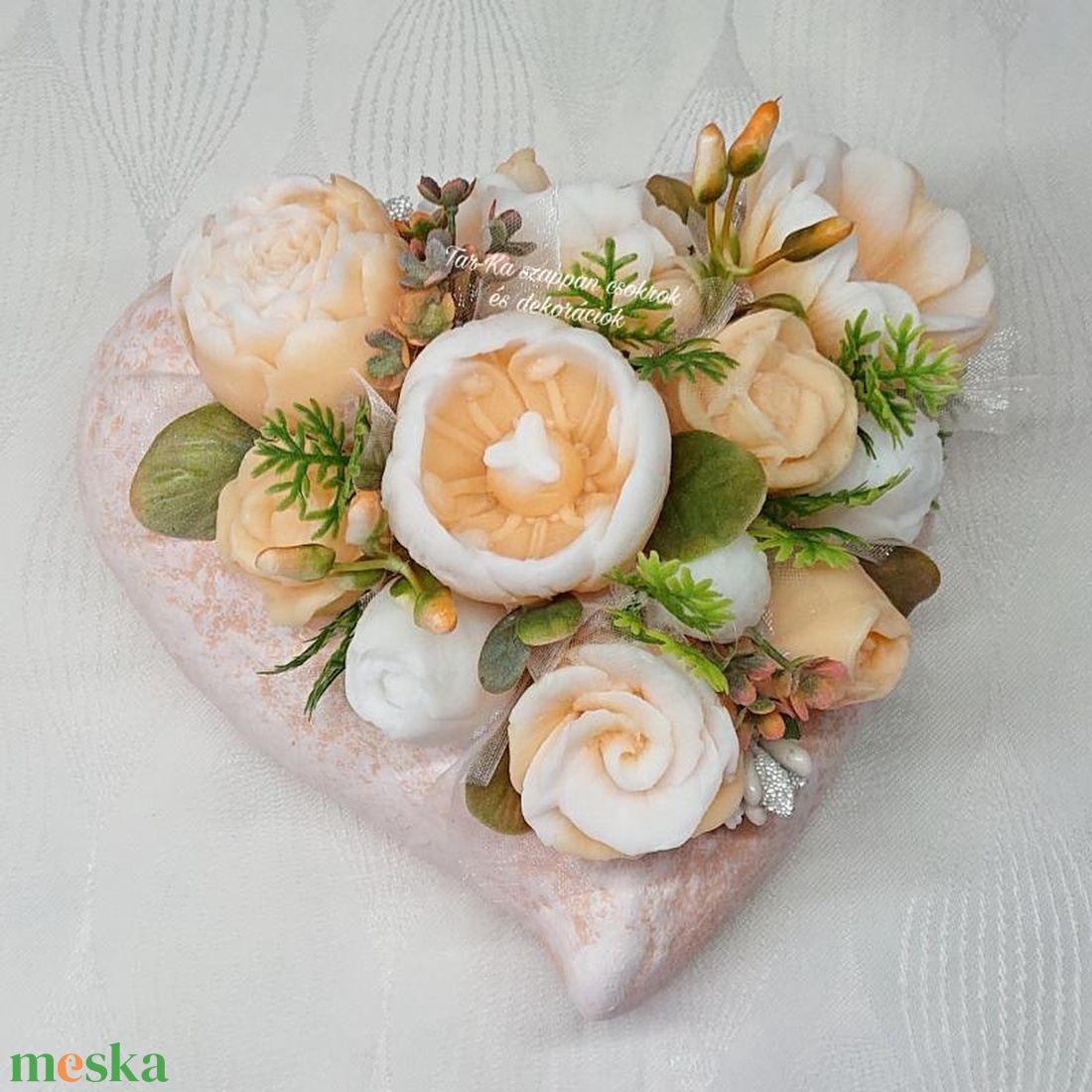 Barack vagy lila szappanvirág csokor szív kerámia kaspóban  - otthon & életmód - virágdekoráció - virágdíszek - virágdísz kaspóban - Meska.hu