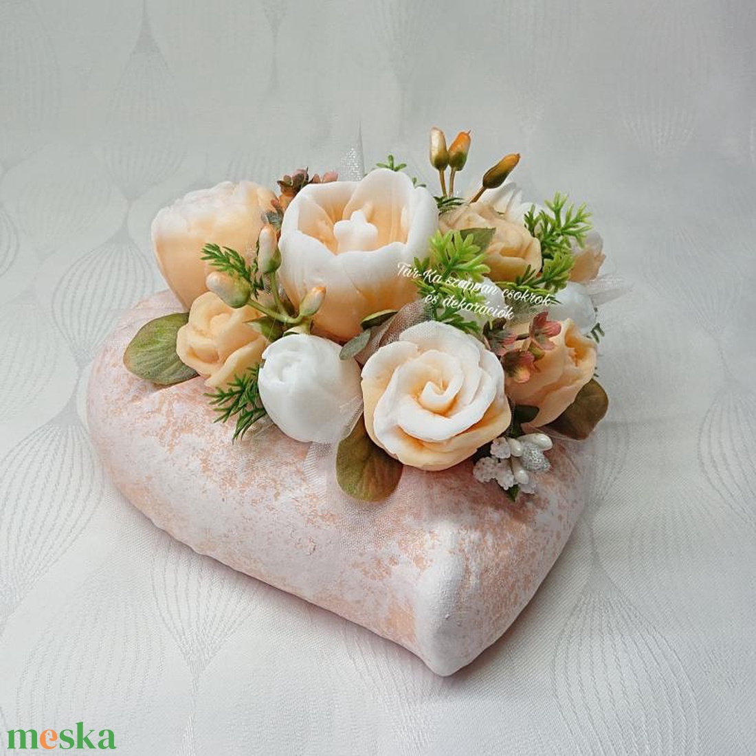 Barack vagy lila szappanvirág csokor szív kerámia kaspóban  - otthon & életmód - virágdekoráció - virágdíszek - virágdísz kaspóban - Meska.hu