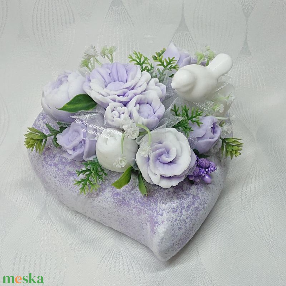 Barack vagy lila szappanvirág csokor szív kerámia kaspóban  - otthon & életmód - virágdekoráció - virágdíszek - virágdísz kaspóban - Meska.hu