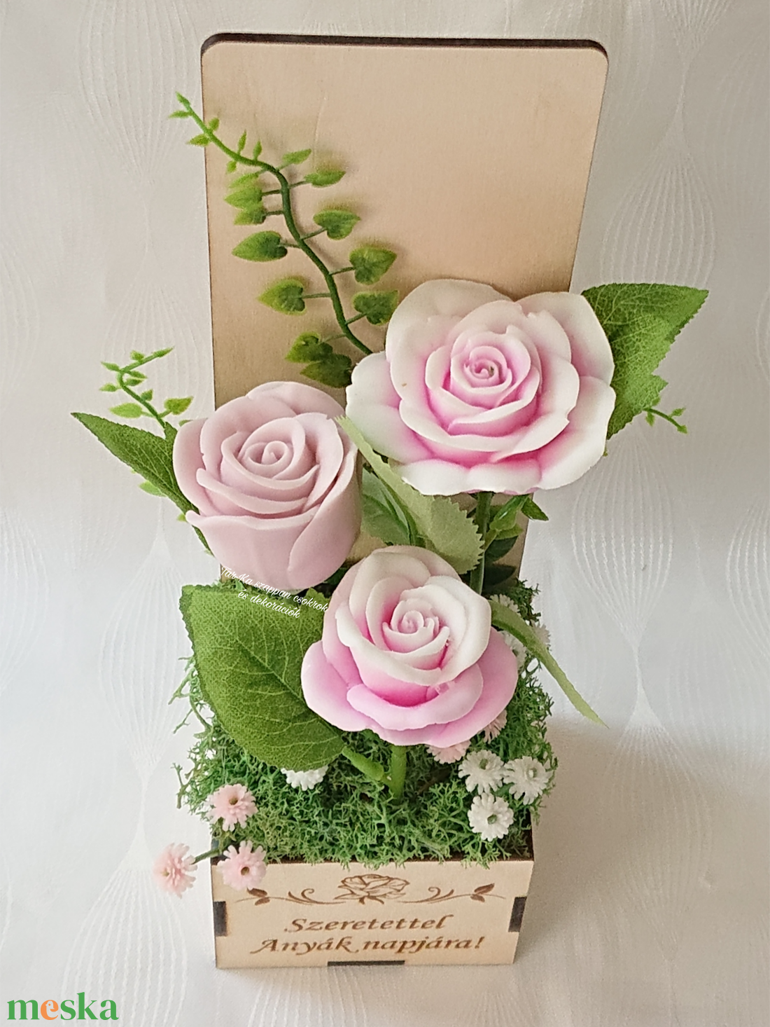 Szeretettel Anyák napjára! illatos szappanrózsák fa dobozban  - otthon & életmód - virágdekoráció - virágok - virágbox - Meska.hu