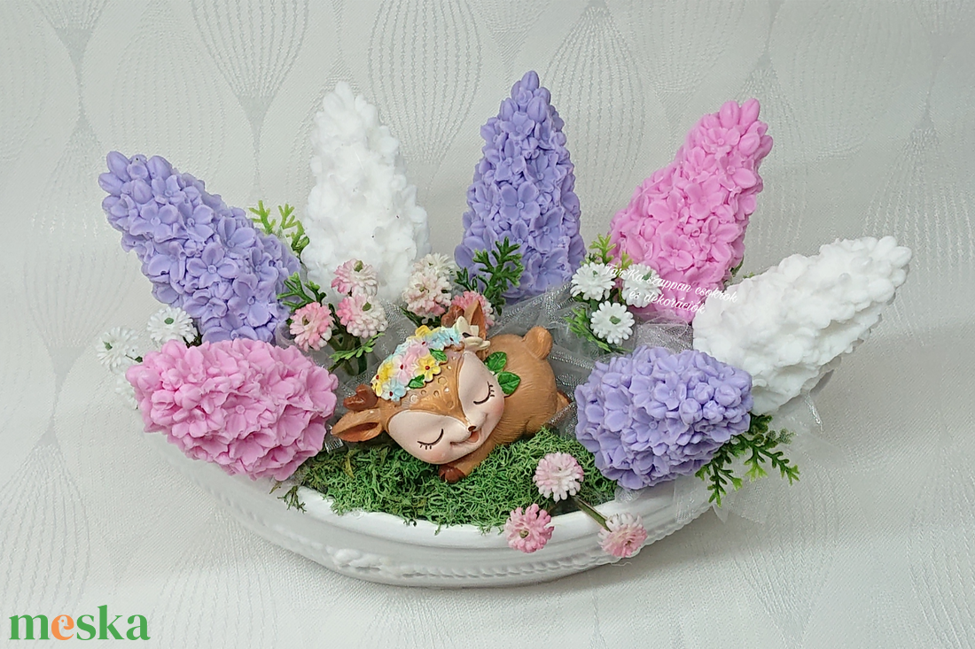 Orgona szappanvirág csokor csónak alakú kaspóban kis alvó őzikével - otthon & életmód - virágdekoráció - virágok - virágcsokor - Meska.hu