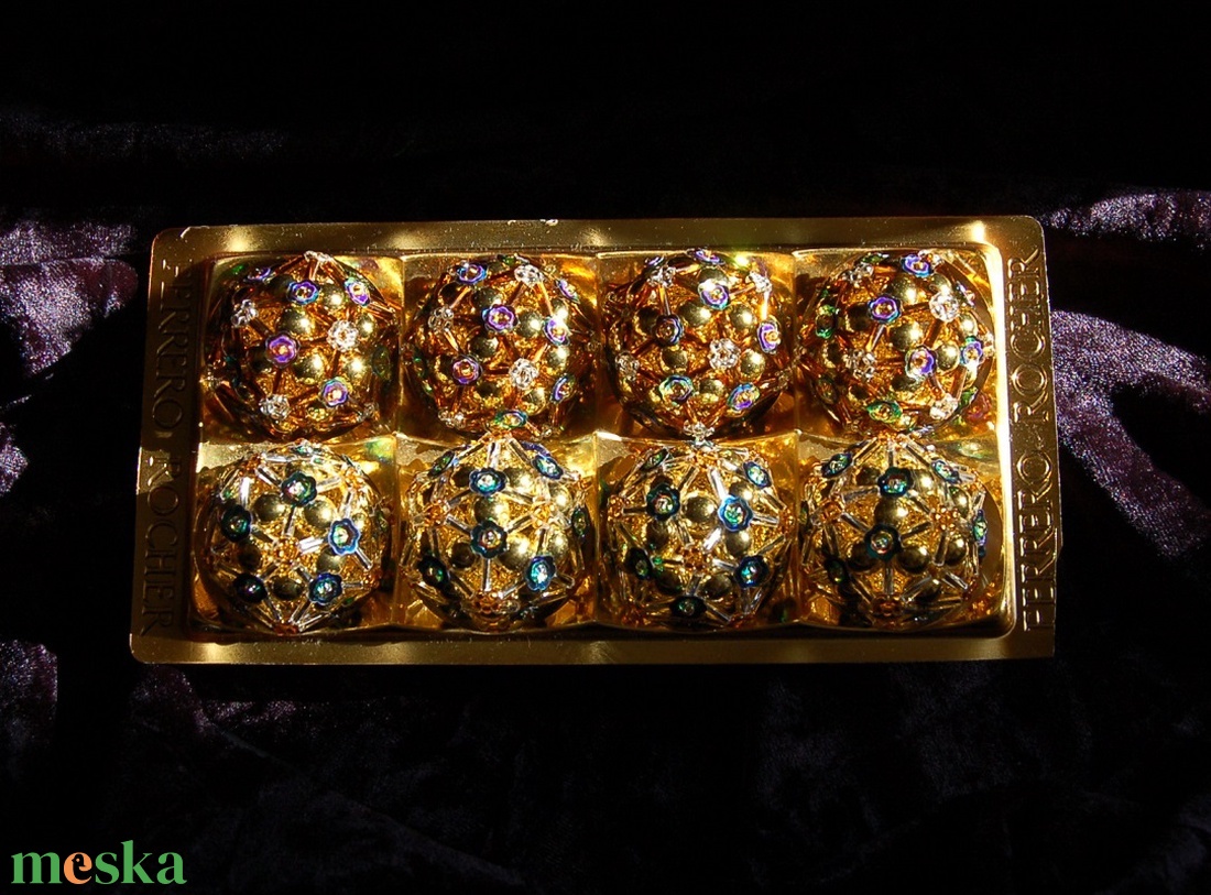 Karácsonyfadísz Ferrero-2 gyöngyből arany színű - karácsony - karácsonyi lakásdekoráció - karácsonyfadíszek - karácsonyi lakásdekoráció - Meska.hu Karácsonyfadísz Ferrero-2 gyöngyből arany színű - karácsony - karácsonyi lakásdekoráció - karácsonyfadíszek - karácsonyi lakásdekoráció - Meska.hu