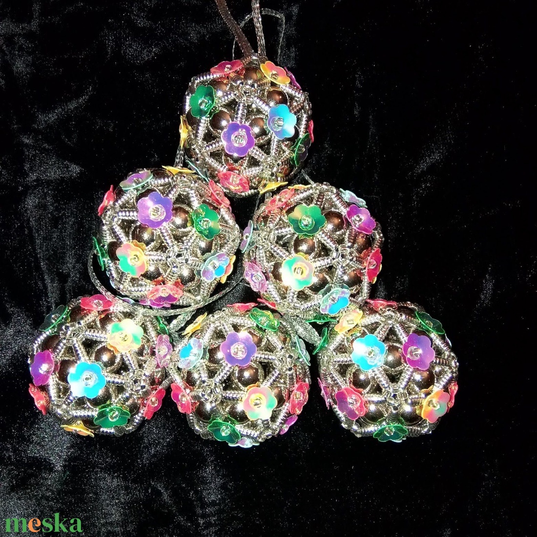 Ezüst-tarka karácsonyfadíszek - karácsony - karácsonyi lakásdekoráció - karácsonyfadíszek - Meska.hu