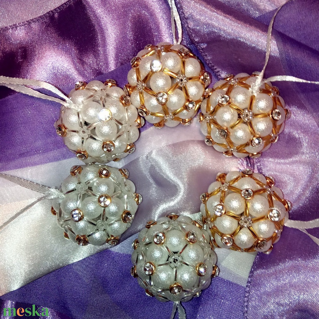 Arany-ezüst hógömbök- strasszos karácsonyfadíszek gyöngyből - karácsony - karácsonyi lakásdekoráció - karácsonyfadíszek - Meska.hu