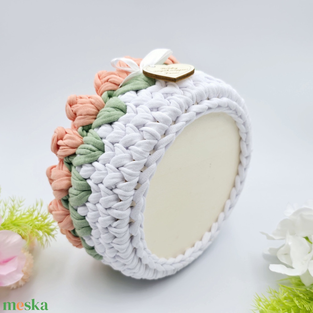 Horgolt tulipános tárolókosár egyedi felirattal, barack szín. Ajándék anyák napjára - otthon & életmód - tárolás & rendszerezés - tárolókosár - Meska.hu