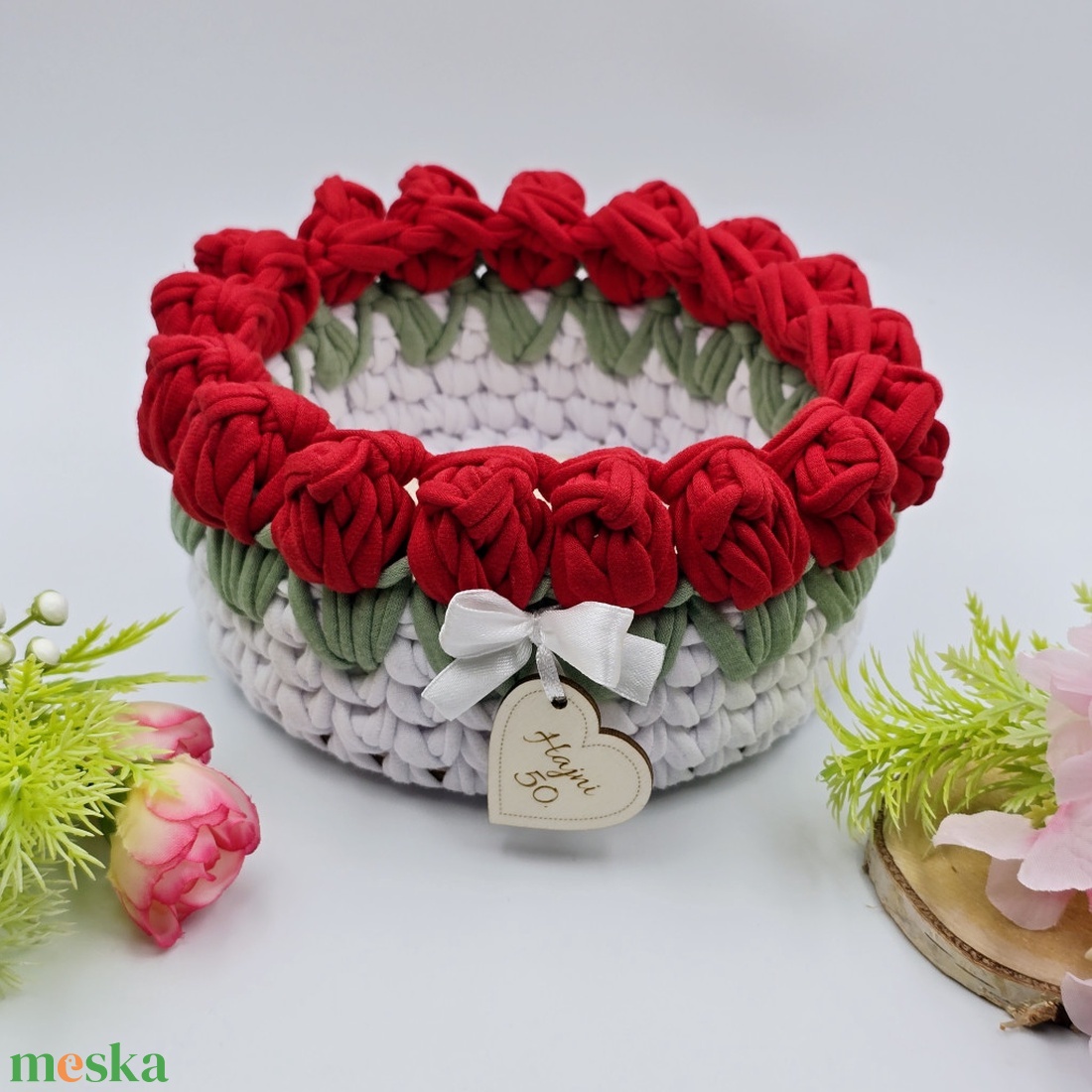 Horgolt tulipános tárolókosár egyedi felirattal, piros szín. Ajándék óvó néninek - otthon & életmód - tárolás & rendszerezés - tárolókosár - Meska.hu