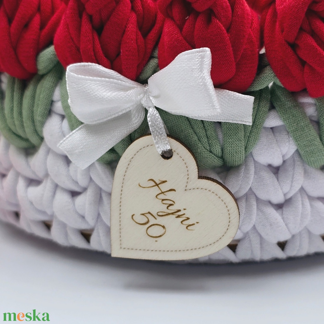 Horgolt tulipános tárolókosár egyedi felirattal, piros szín. Ajándék óvó néninek - otthon & életmód - tárolás & rendszerezés - tárolókosár - Meska.hu