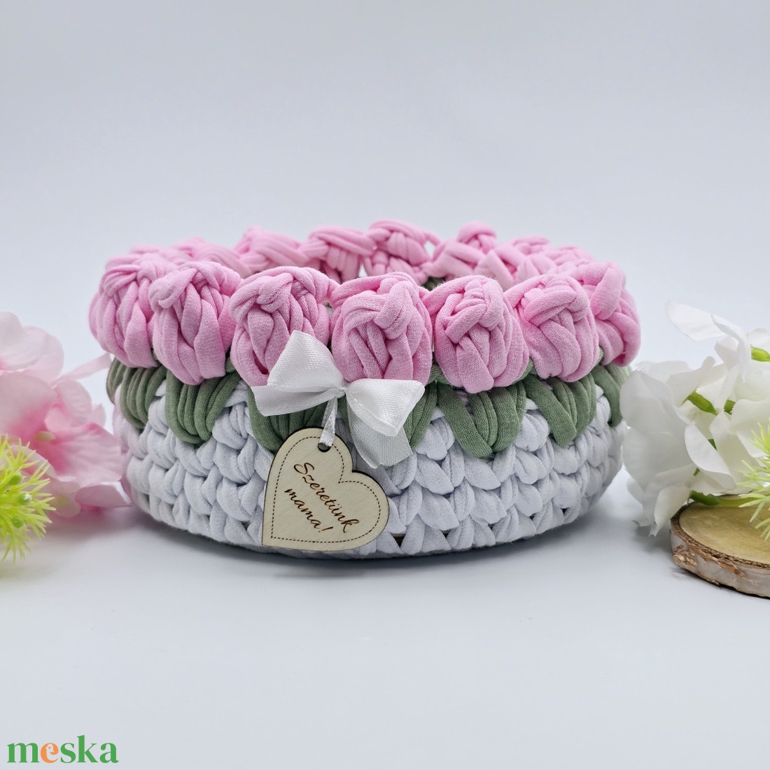 Horgolt tulipános tárolókosár egyedi felirattal, rózsaszín. Ajándék pedagógusnapra - otthon & életmód - tárolás & rendszerezés - tárolókosár - Meska.hu