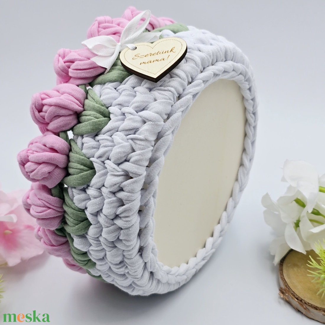 Horgolt tulipános tárolókosár egyedi felirattal, rózsaszín. Ajándék pedagógusnapra - otthon & életmód - tárolás & rendszerezés - tárolókosár - Meska.hu