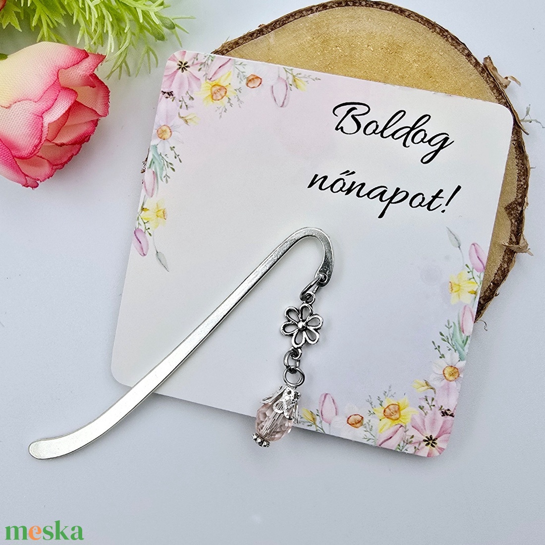 Mini könyvjelző rózsaszín csiszolt csepp üveggyönggyel - Nőnapi ajándék, Boldog nőnapot! feliratos kártyával - könyv & zene - könyvjelző - Meska.hu