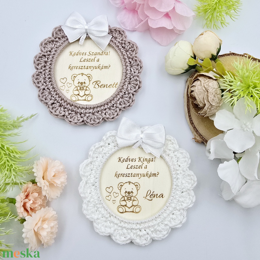 Keresztszülő felkérő - horgolt, gravírozott hűtőmágnes - otthon & életmód - konyhafelszerelés, tálalás - konyhai dekoráció - hűtőmágnes - Meska.hu