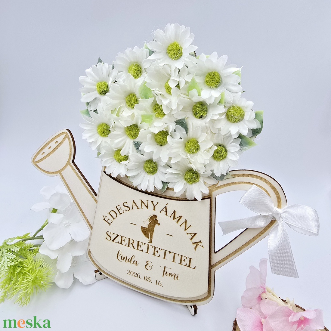 Szülőköszöntő ajándék - selyemvirágokkal díszített egyedi feliratos öntözőkanna 14. - esküvő - emlék & ajándék - szülőköszöntő ajándék - Meska.hu
