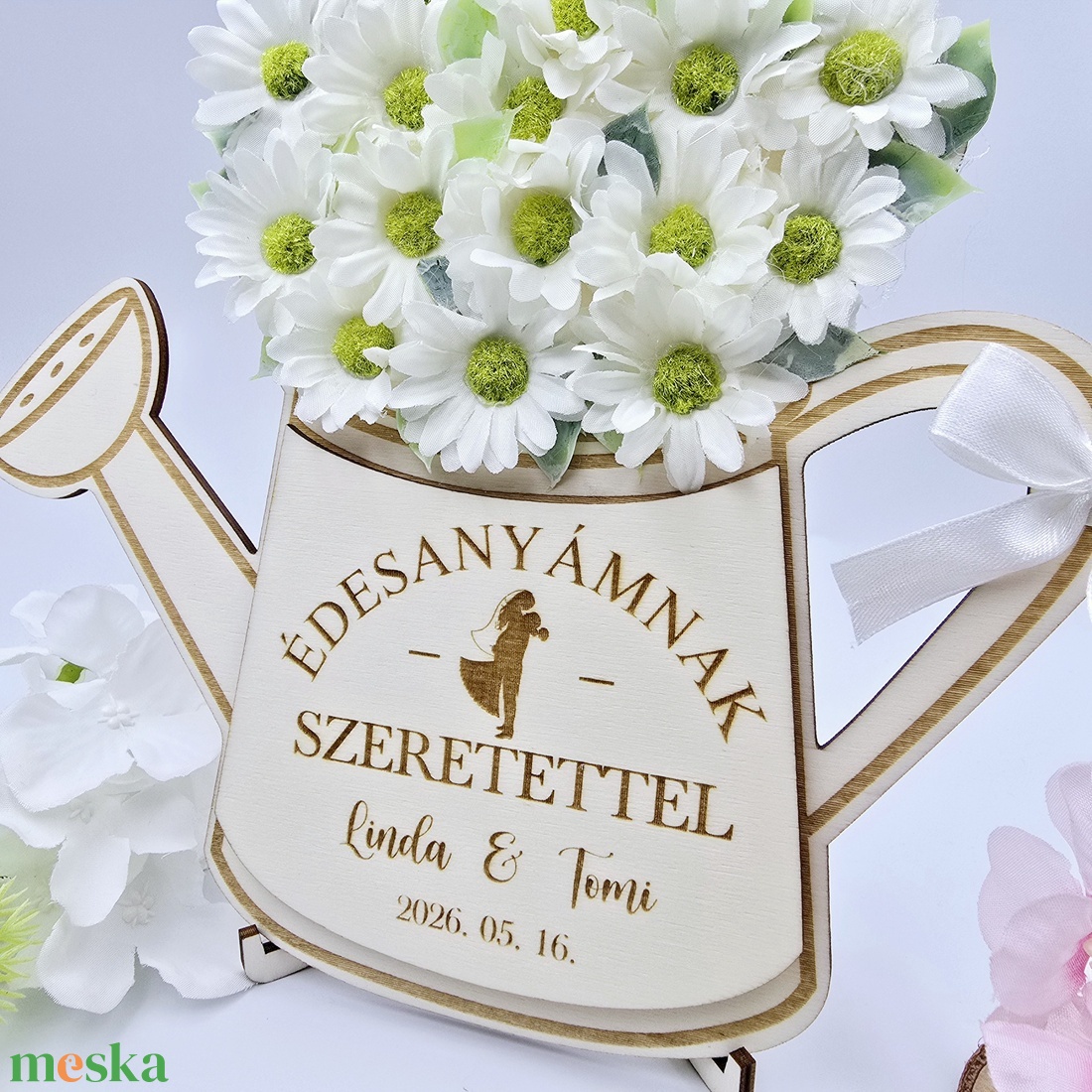 Szülőköszöntő ajándék - selyemvirágokkal díszített egyedi feliratos öntözőkanna 14. - esküvő - emlék & ajándék - szülőköszöntő ajándék - Meska.hu
