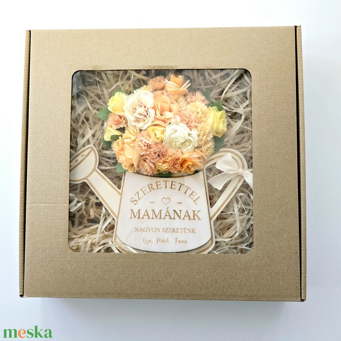 Anyák napjára ajándék - selyemvirágokkal díszített egyedi feliratos öntözőkanna - otthon & életmód - dekoráció - dísztárgy - Meska.hu