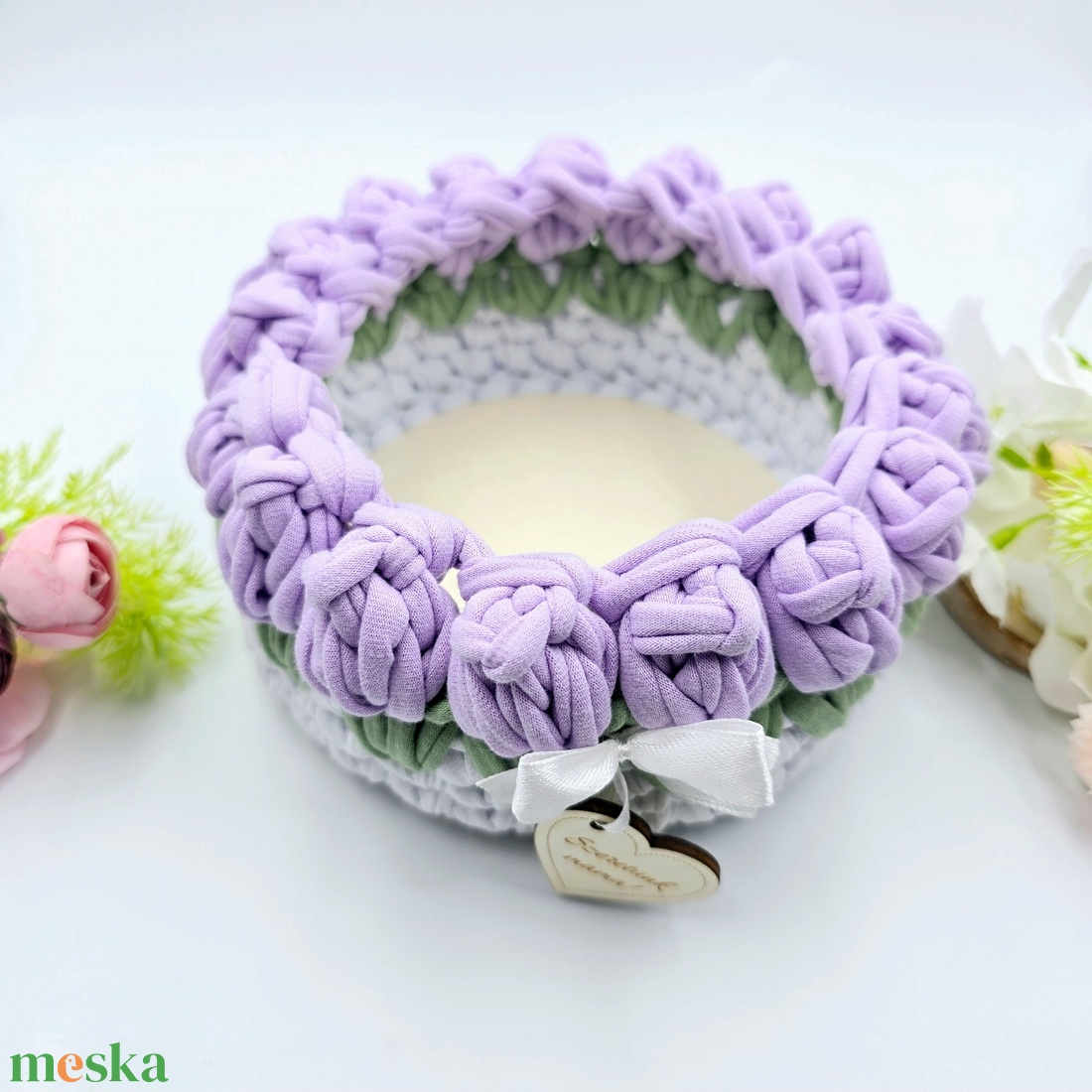 Horgolt tulipános tárolókosár egyedi felirattal, lila szín. Anyák napi ajándék, búcsúajándék óvó néninek, tanító néninek - otthon & életmód - tárolás & rendszerezés - tárolókosár - Meska.hu