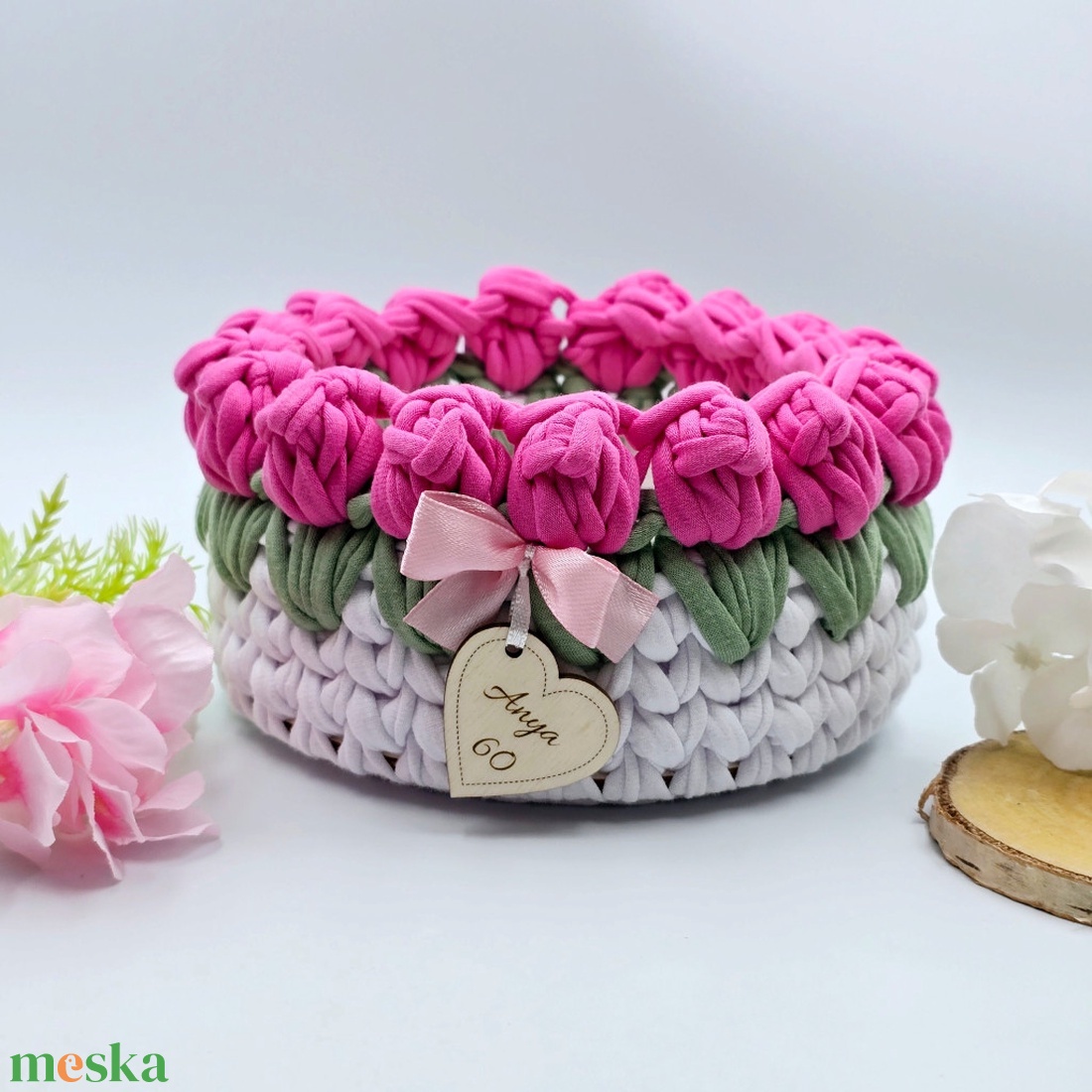 Horgolt tulipános tárolókosár egyedi felirattal, pink. Ajándék pedagógusnapra - otthon & életmód - tárolás & rendszerezés - tárolókosár - Meska.hu