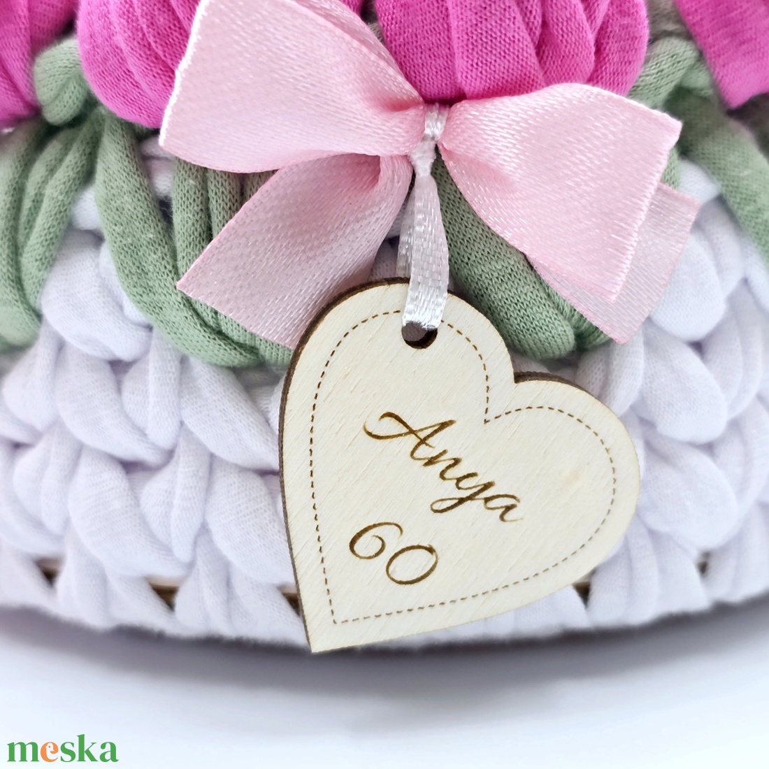 Horgolt tulipános tárolókosár egyedi felirattal, pink. Ajándék pedagógusnapra - otthon & életmód - tárolás & rendszerezés - tárolókosár - Meska.hu