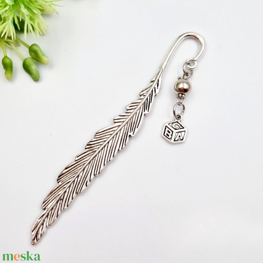 Ajándék magyartanároknak - Könyvjelző ábécé kocka charm dísszel  - könyv & zene - könyvjelző - Meska.hu