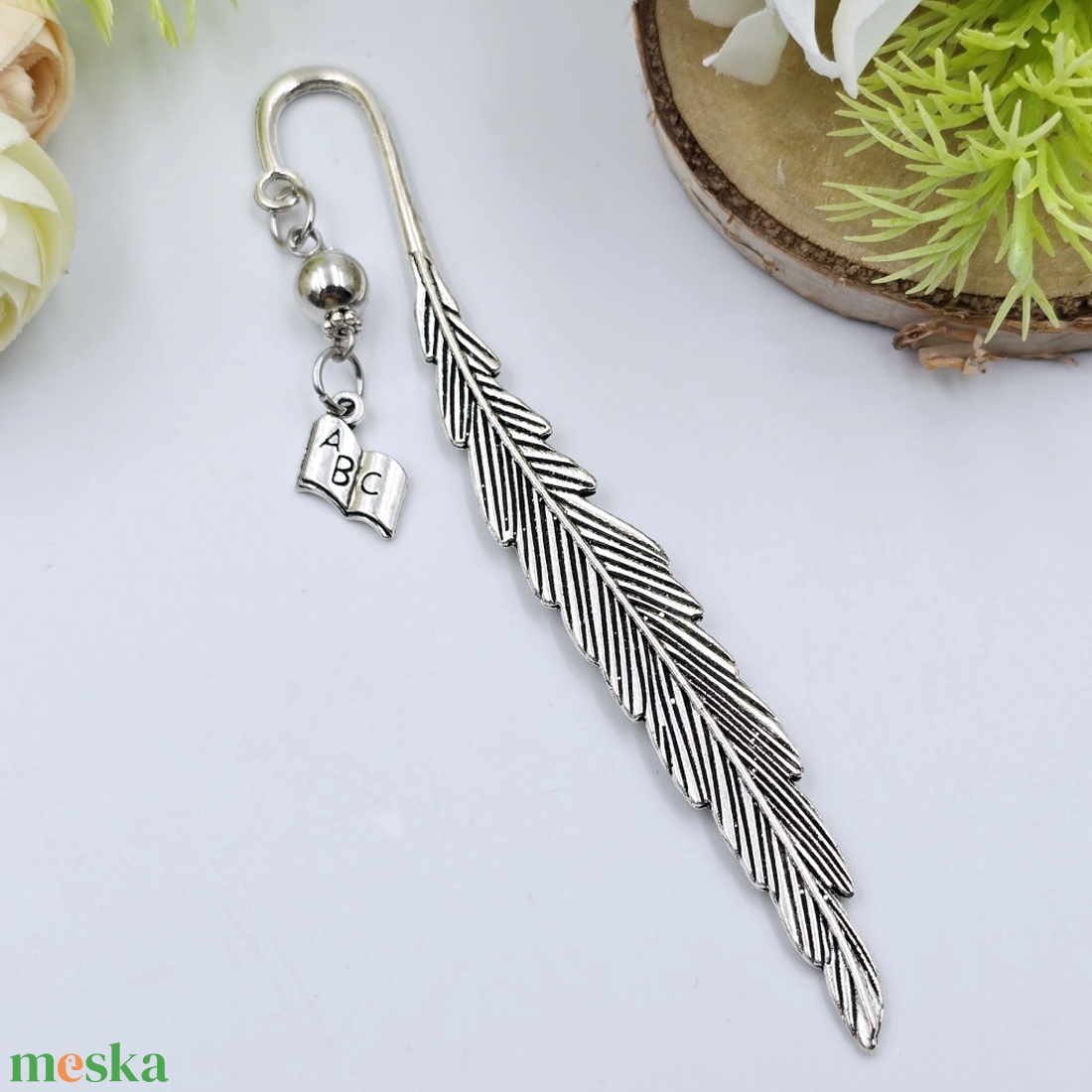 Ajándék tanároknak - Könyvjelző ábécé könyv charm dísszel  - könyv & zene - könyvjelző - Meska.hu