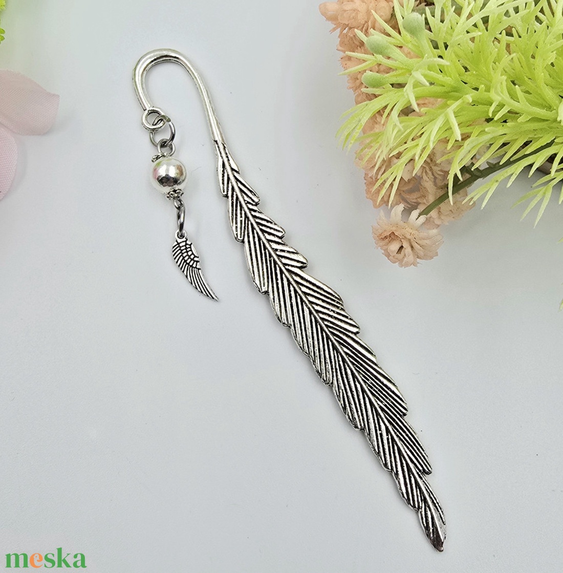 Ajándék hitttan tanároknak - Könyvjelző angyalszárny charm dísszel  - könyv & zene - könyvjelző - Meska.hu