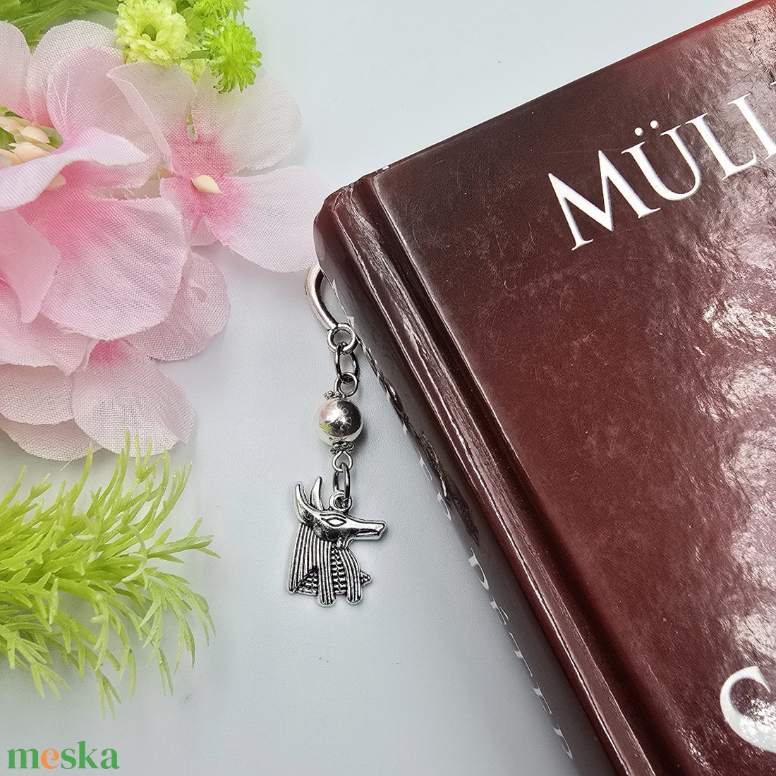 Ajándék történelemtanároknak - Könyvjelző Anubisz egyiptomi isten charm dísszel  - könyv & zene - könyvjelző - Meska.hu