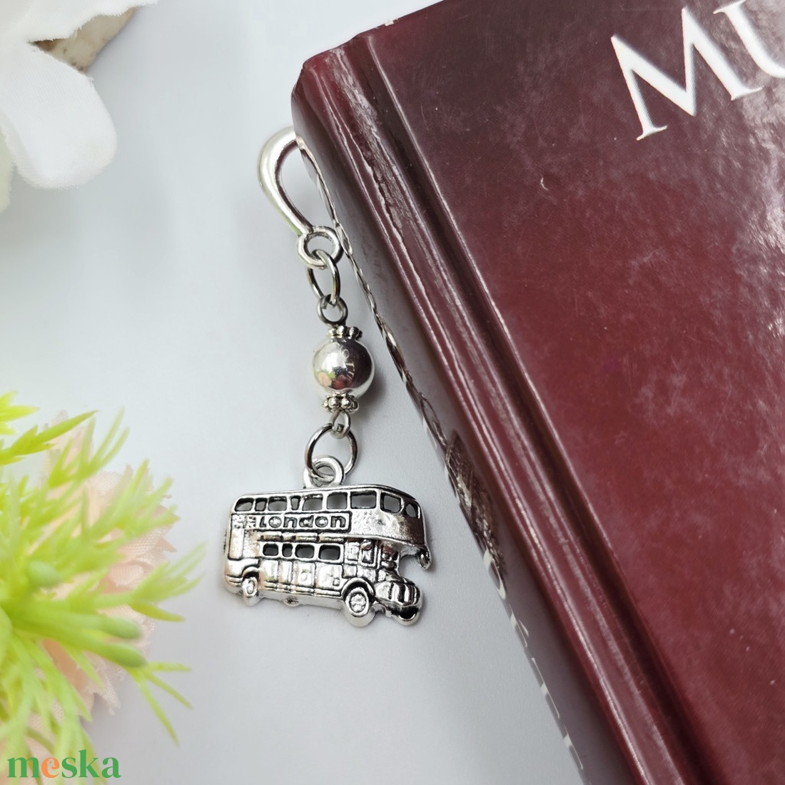 Ajándék angoltanároknak - Könyvjelző London busz charm dísszel  - könyv & zene - könyvjelző - Meska.hu