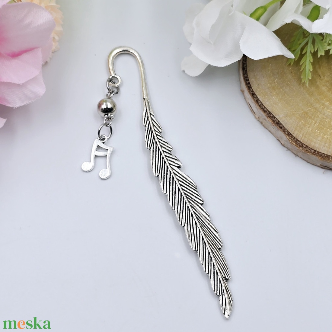 Ajándék énektanároknak - Könyvjelző hangjegy charm dísszel  - könyv & zene - könyvjelző - Meska.hu