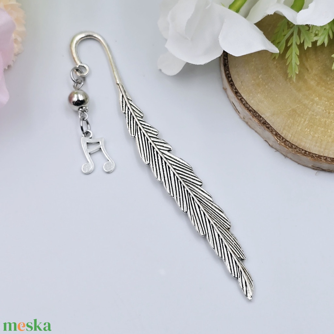 Ajándék énektanároknak - Könyvjelző hangjegy charm dísszel  - könyv & zene - könyvjelző - Meska.hu