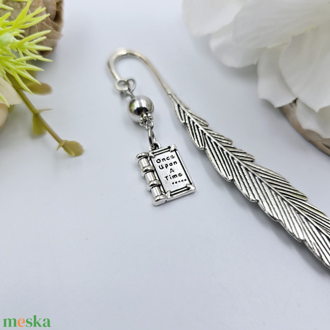 Ajándék magyartanároknak, tanítóknak - Könyvjelző könyv charm dísszel  - könyv & zene - könyvjelző - Meska.hu