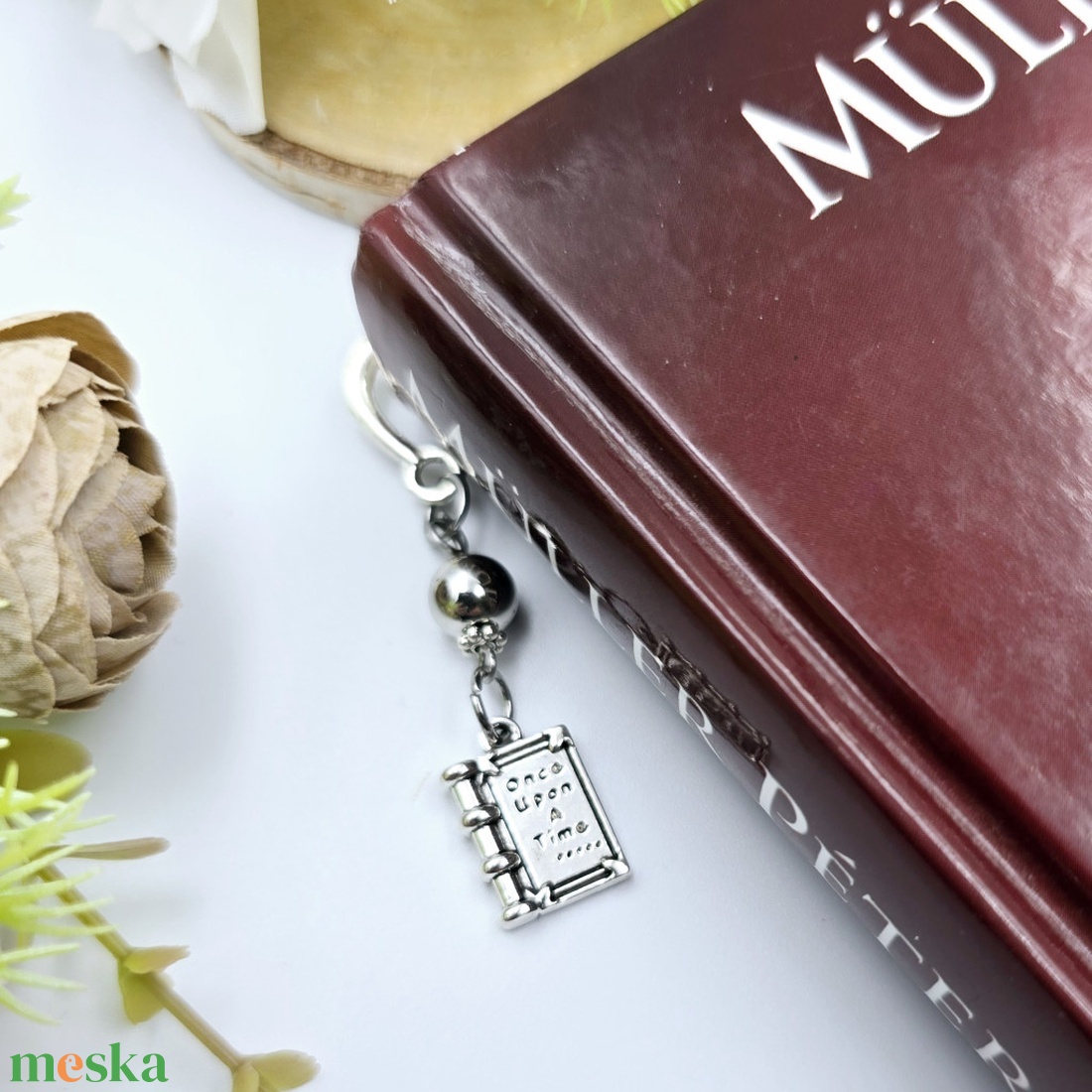 Ajándék magyartanároknak, tanítóknak - Könyvjelző könyv charm dísszel  - könyv & zene - könyvjelző - Meska.hu