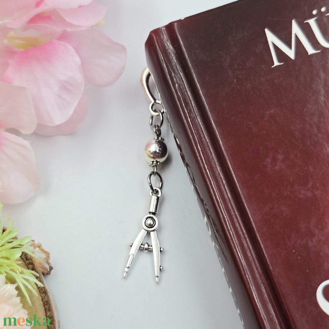 Ajándék matematikatanároknak - Könyvjelző körző charm dísszel  - könyv & zene - könyvjelző - Meska.hu