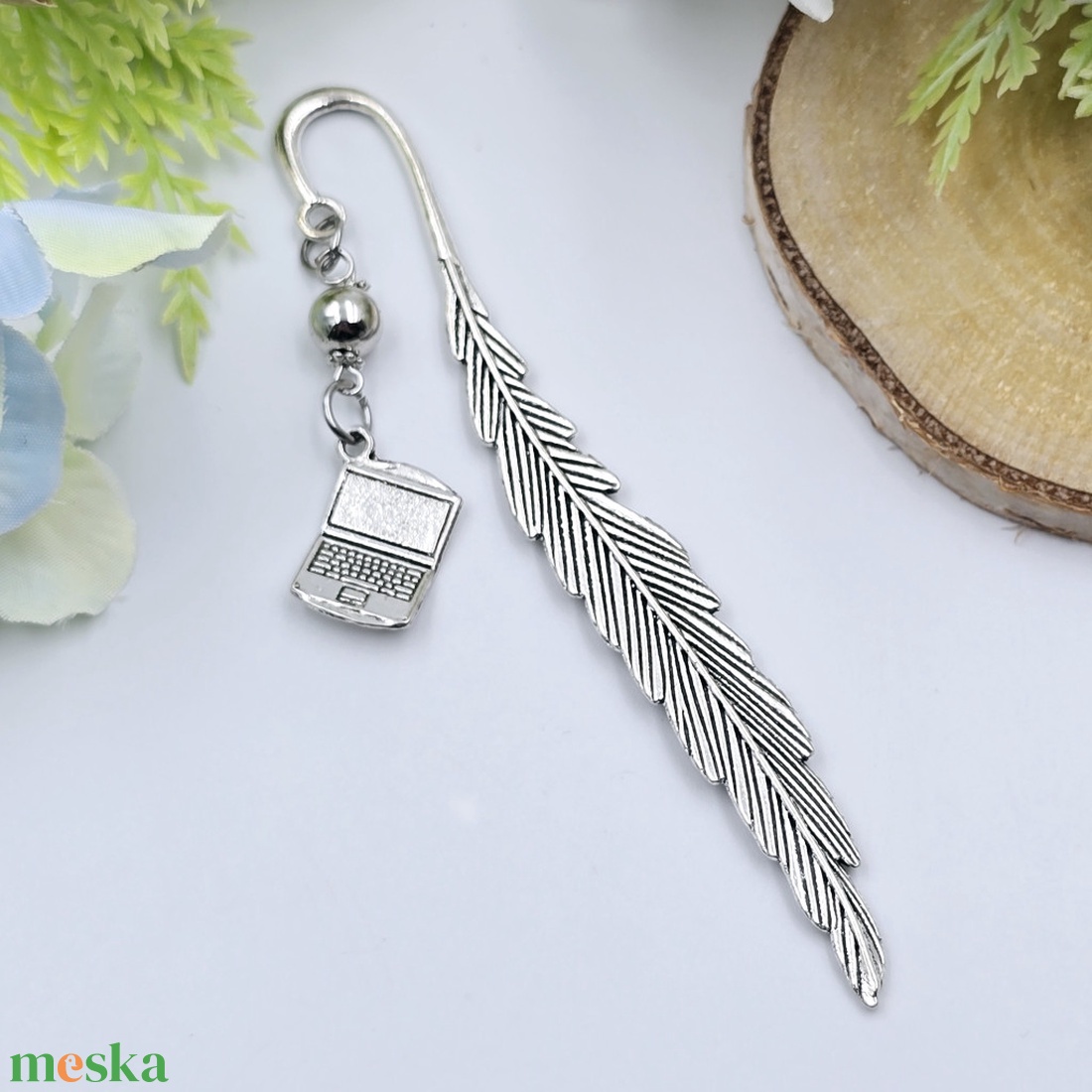 Ajándék informatikatanároknak - Könyvjelző laptop charm dísszel  - könyv & zene - könyvjelző - Meska.hu