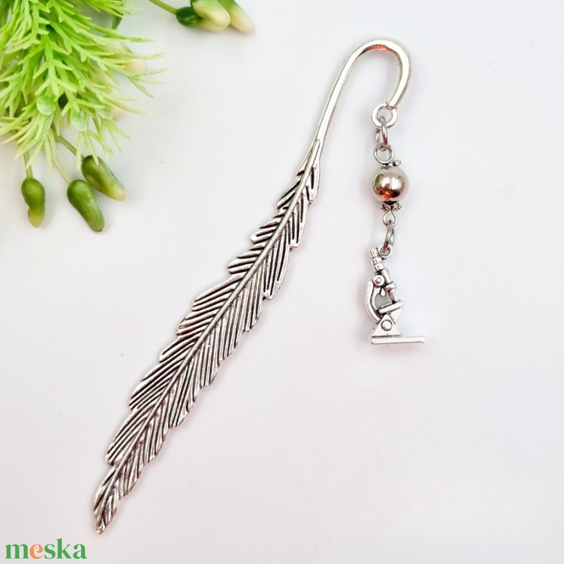 Ajándék kémiatanároknak - Könyvjelző mikroszkóp charm dísszel  - könyv & zene - könyvjelző - Meska.hu