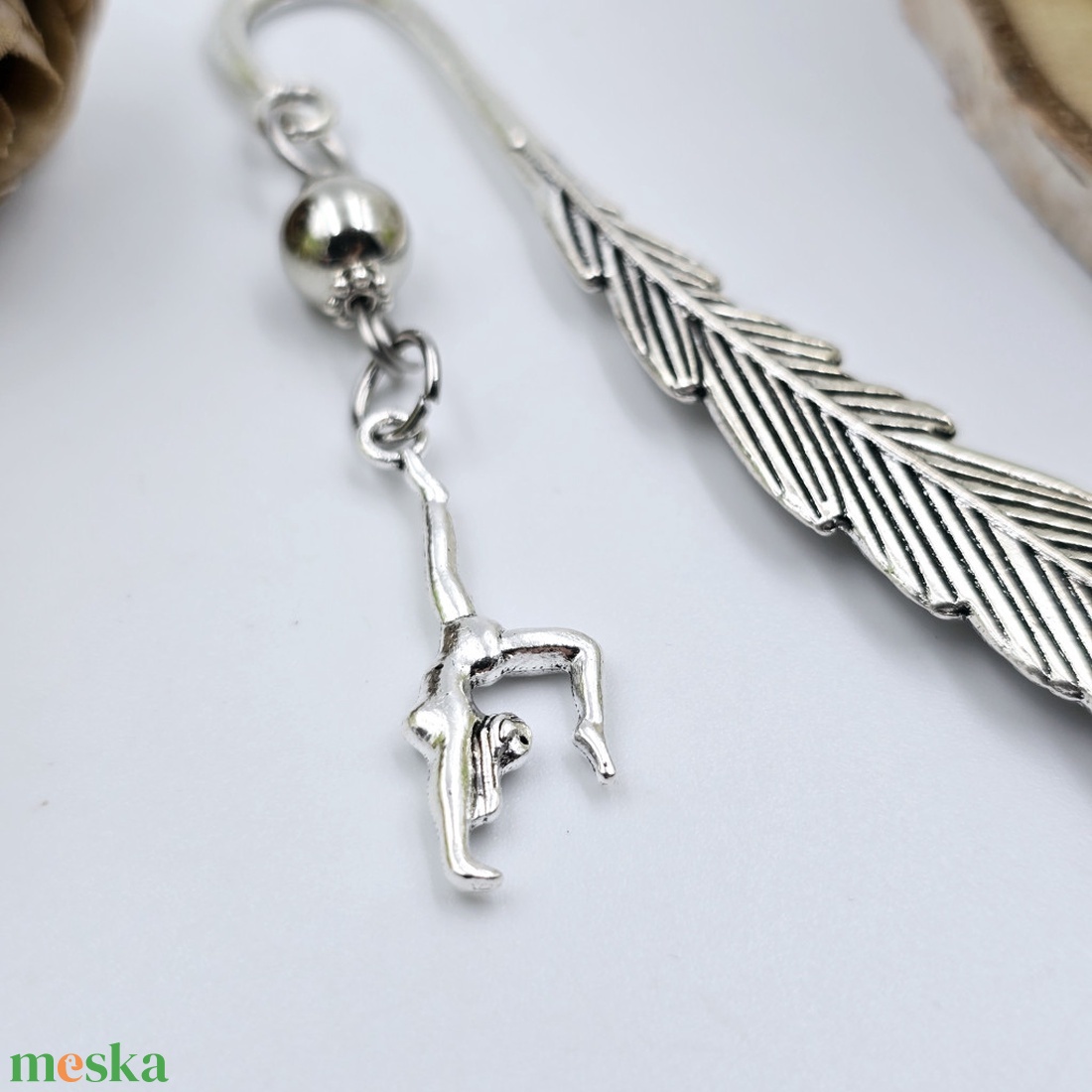 Ajándék testneveléstanároknak - Könyvjelző tornász charm dísszel  - könyv & zene - könyvjelző - Meska.hu