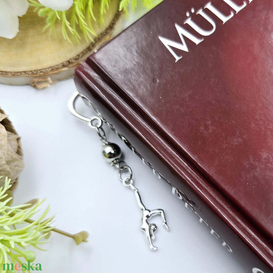 Ajándék testneveléstanároknak - Könyvjelző tornász charm dísszel  - könyv & zene - könyvjelző - Meska.hu