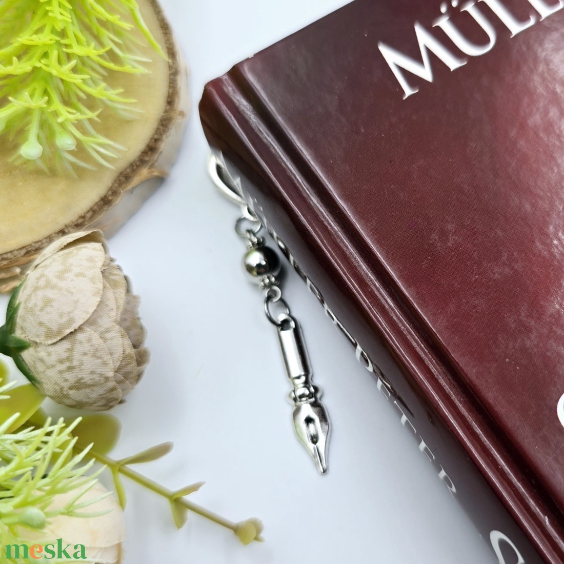 Ajándék magyartanároknak - Könyvjelző tustoll charm dísszel  - könyv & zene - könyvjelző - Meska.hu