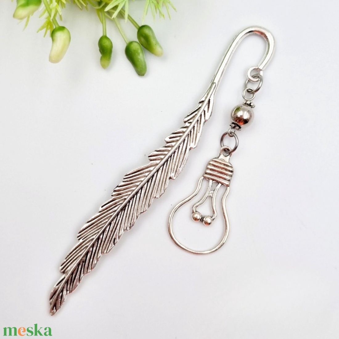 Fizika tanároknak ajándék - Könyvjelző villanykörte charm dísszel  - könyv & zene - könyvjelző - Meska.hu