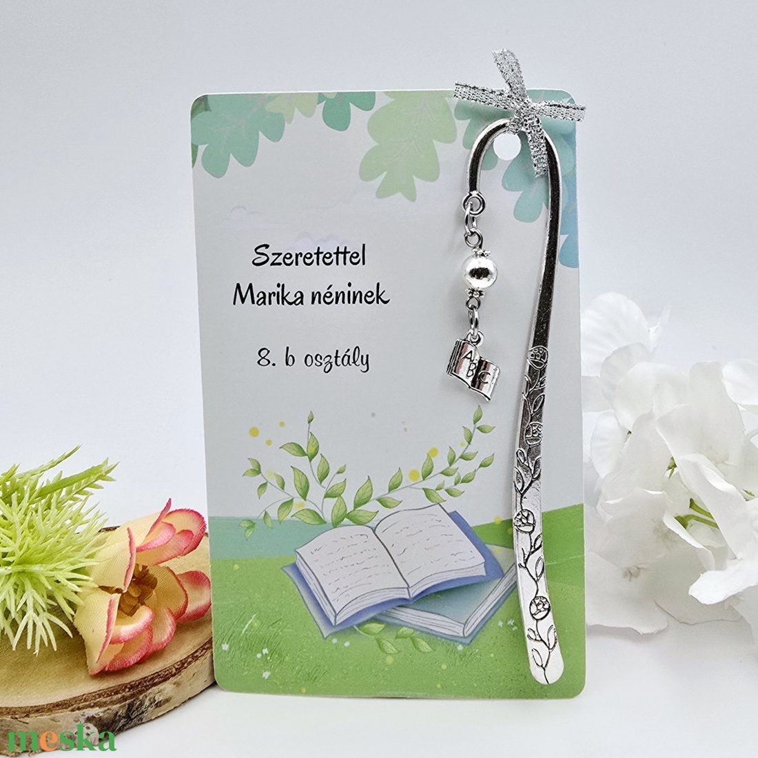 Ajándék magyartanároknak ballagásra, pedagógusnapra, tanév végére - Könyvjelző ábécé könyv charmmal, ajándékkártyán - könyv & zene - könyvjelző - Meska.hu