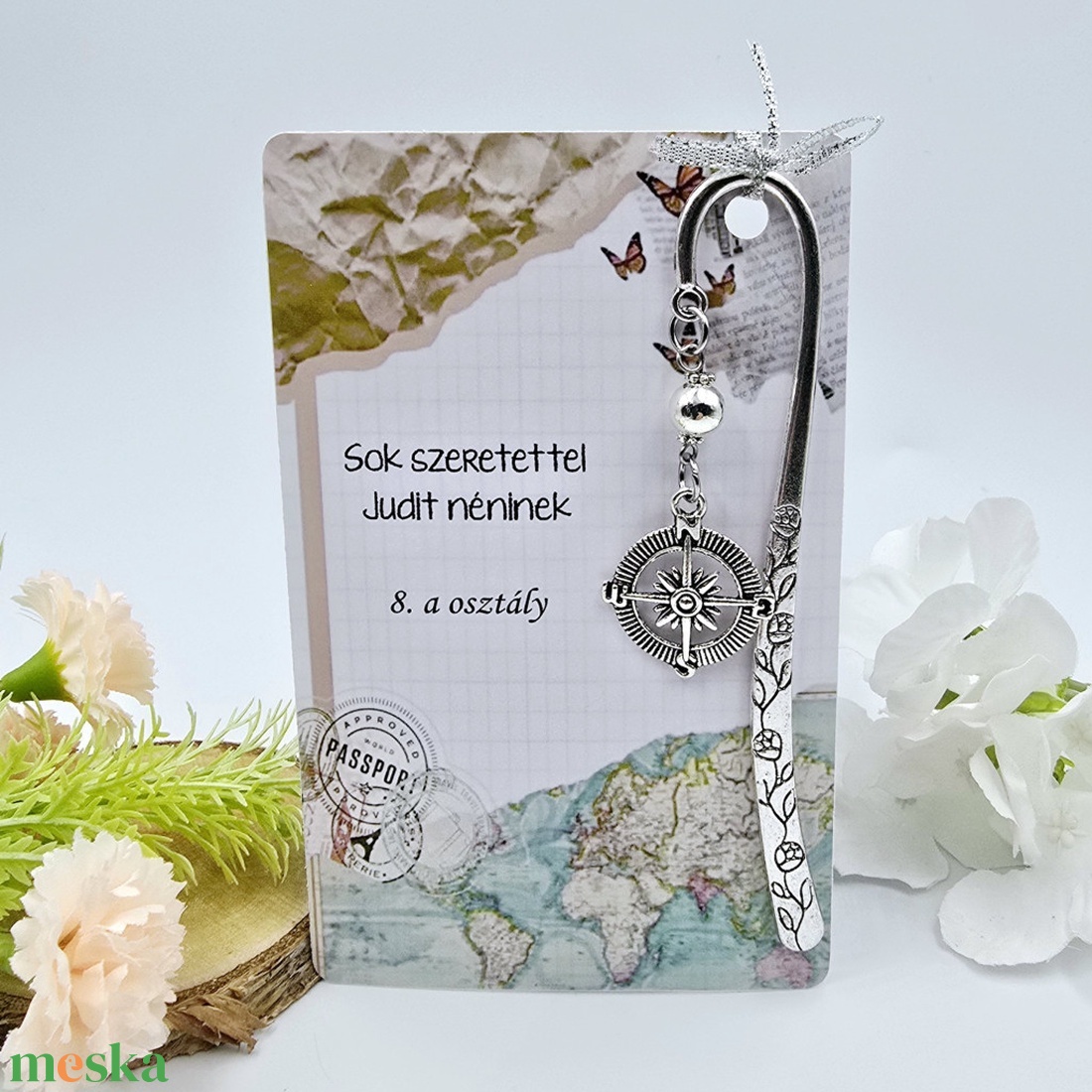 Ajándék földrajztanároknak ballagásra, pedagógusnapra, tanév végére - Könyvjelző iránytű charmmal, ajándékkártyán - könyv & zene - könyvjelző - Meska.hu