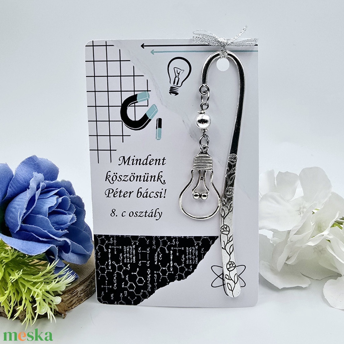 Fizika tanároknak ajándék ballagásra, pedagógusnapra, tanév végére - Könyvjelző villanykörte charmmal, ajándékkártyán - könyv & zene - könyvjelző - Meska.hu