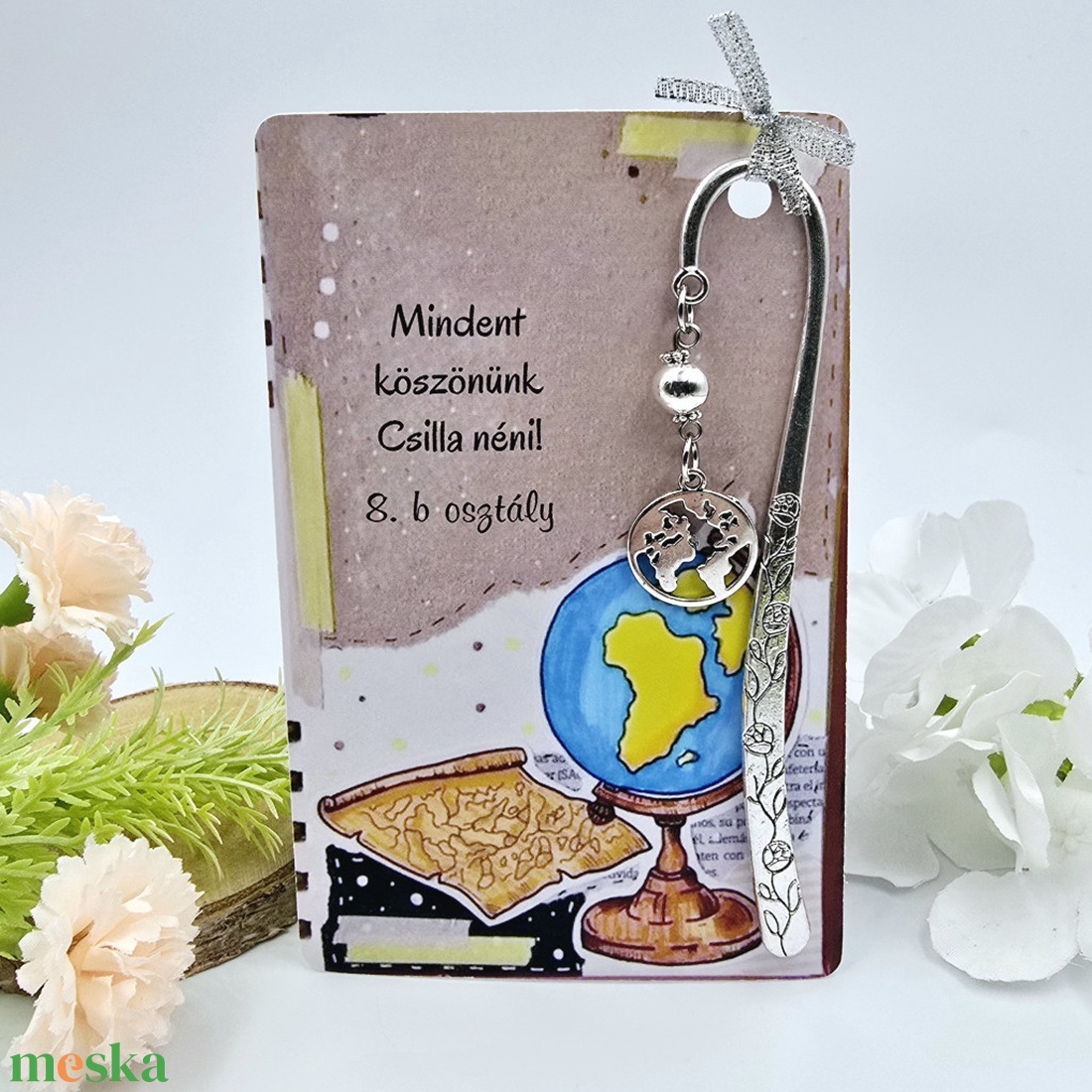 Ajándék földrajztanároknak ballagásra, pedagógusnapra, tanév végére - Könyvjelző földgömb charmmal, ajándékkártyán - könyv & zene - könyvjelző - Meska.hu