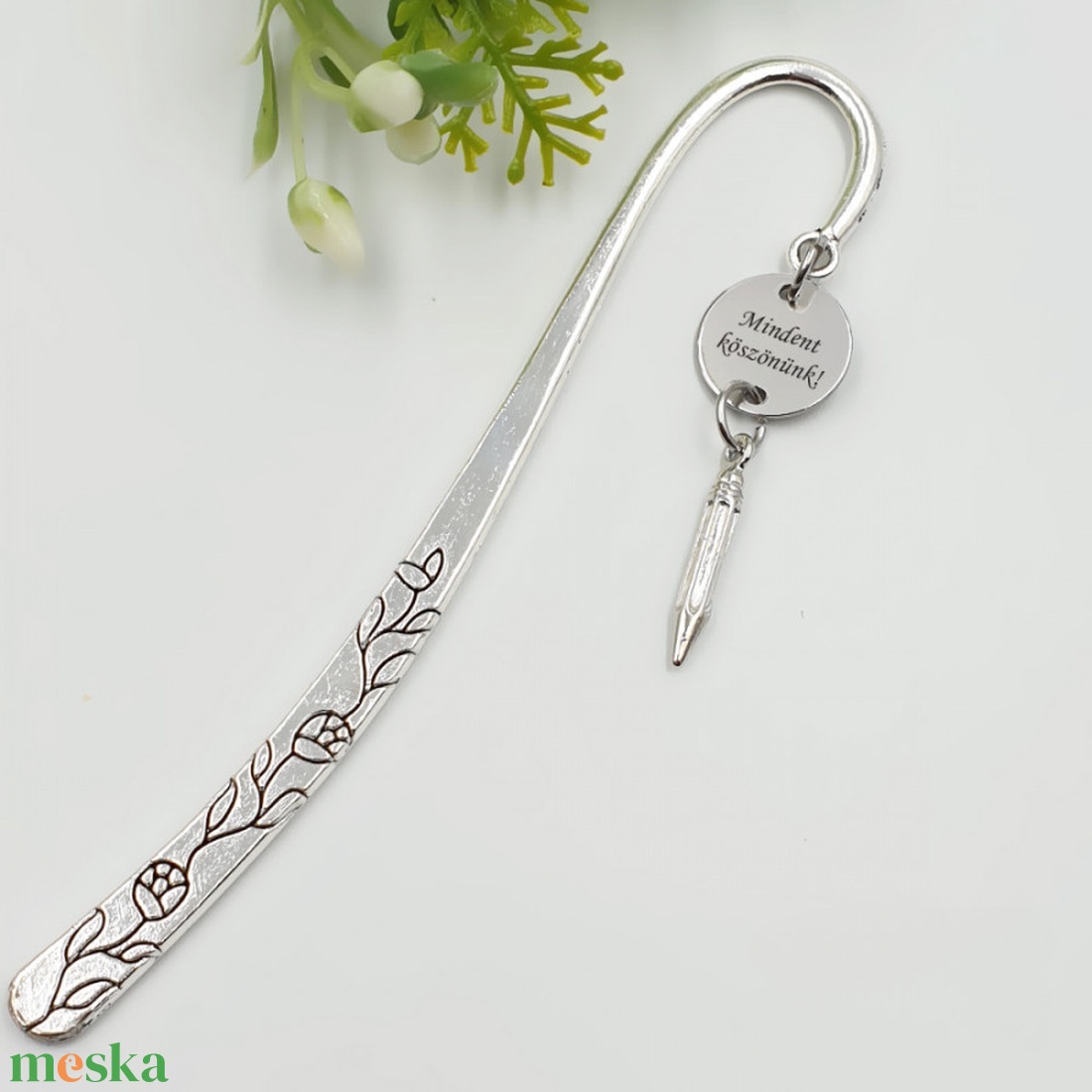 Rajz tanároknak ajándék - Gravírozott könyvjelző egyedi felirattal, ceruza charmmal - könyv & zene - könyvjelző - Meska.hu