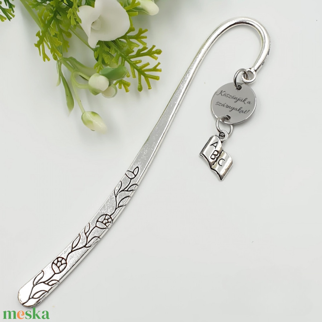 Óvó néninek, tanító néninek, magyar tanároknak ajándék - Gravírozott könyvjelző egyedi felirattal, könyv charmmal - könyv & zene - könyvjelző - Meska.hu