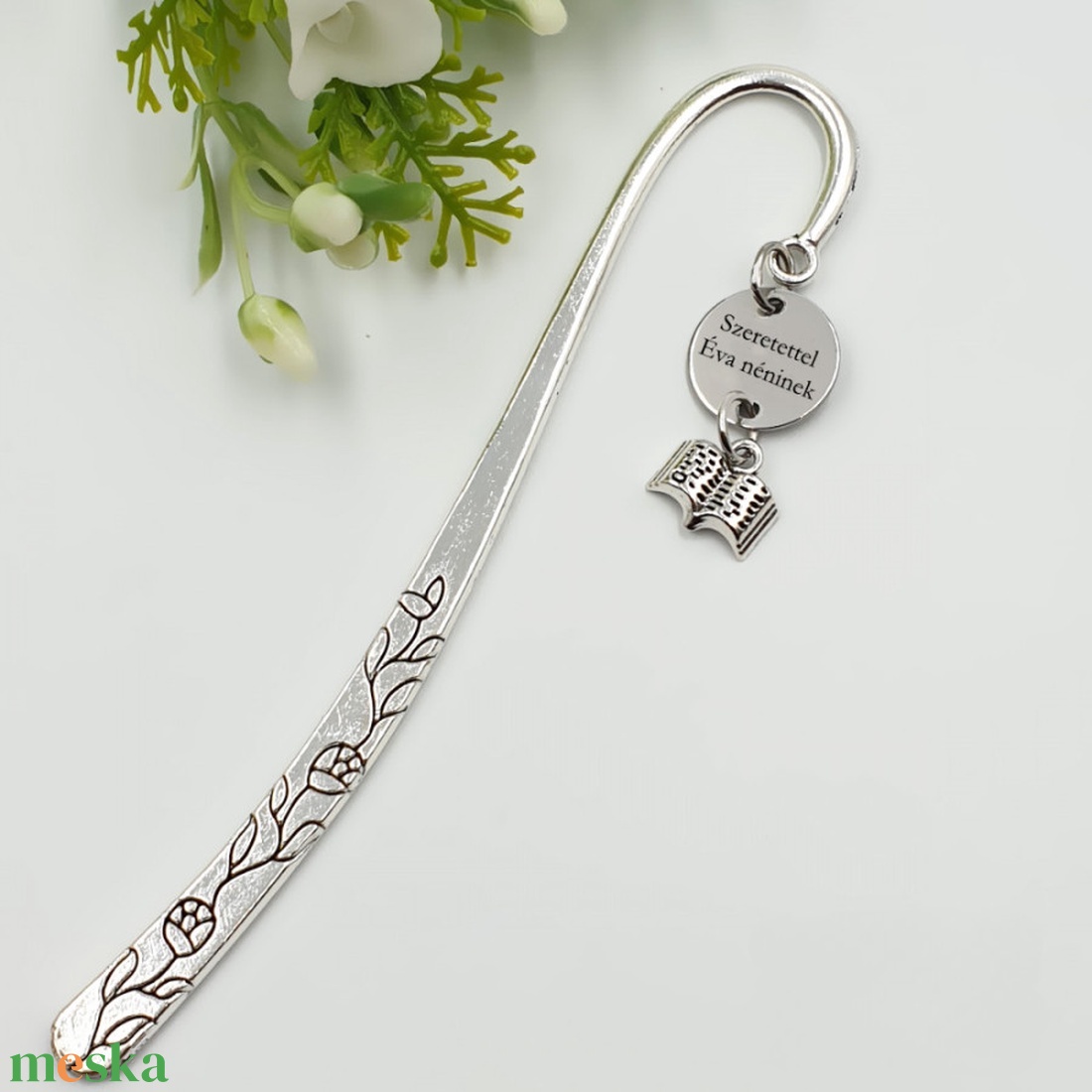 Magyar tanároknak ajándék - Gravírozott könyvjelző egyedi felirattal, könyv charmmal - könyv & zene - könyvjelző - Meska.hu