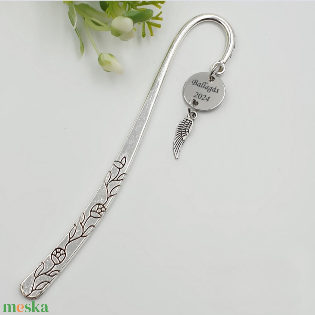 Tanároknak, óvó néninek ajándék - Gravírozott könyvjelző egyedi felirattal, angyalszárny charmmal - könyv & zene - könyvjelző - Meska.hu