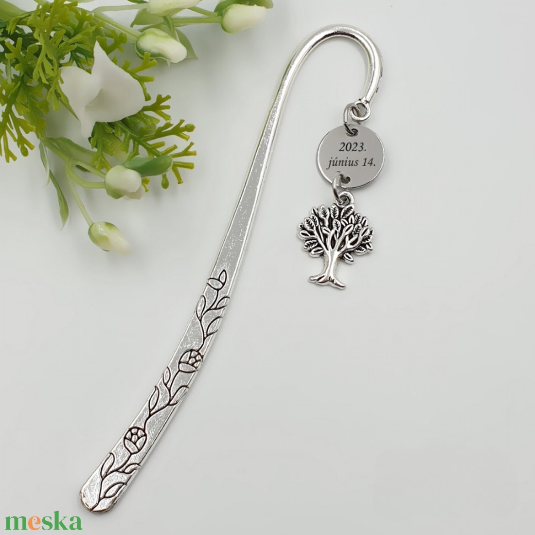 Tanároknak, óvó néninek ajándék - Gravírozott könyvjelző egyedi felirattal, életfa charmmal - könyv & zene - könyvjelző - Meska.hu