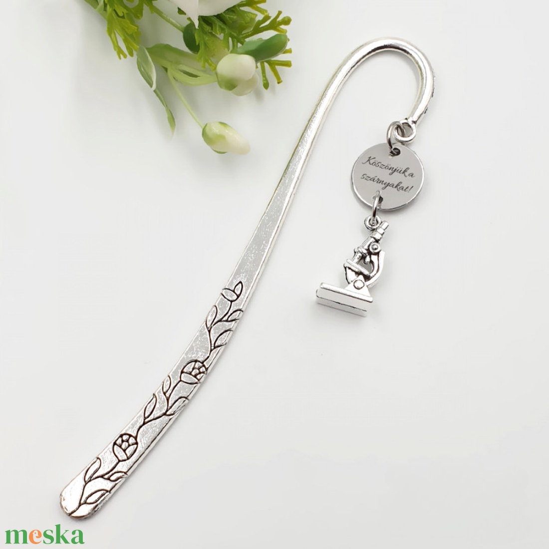 Kémia tanároknak ajándék - Gravírozott könyvjelző egyedi felirattal, mikroszkóp charmmal - könyv & zene - könyvjelző - Meska.hu